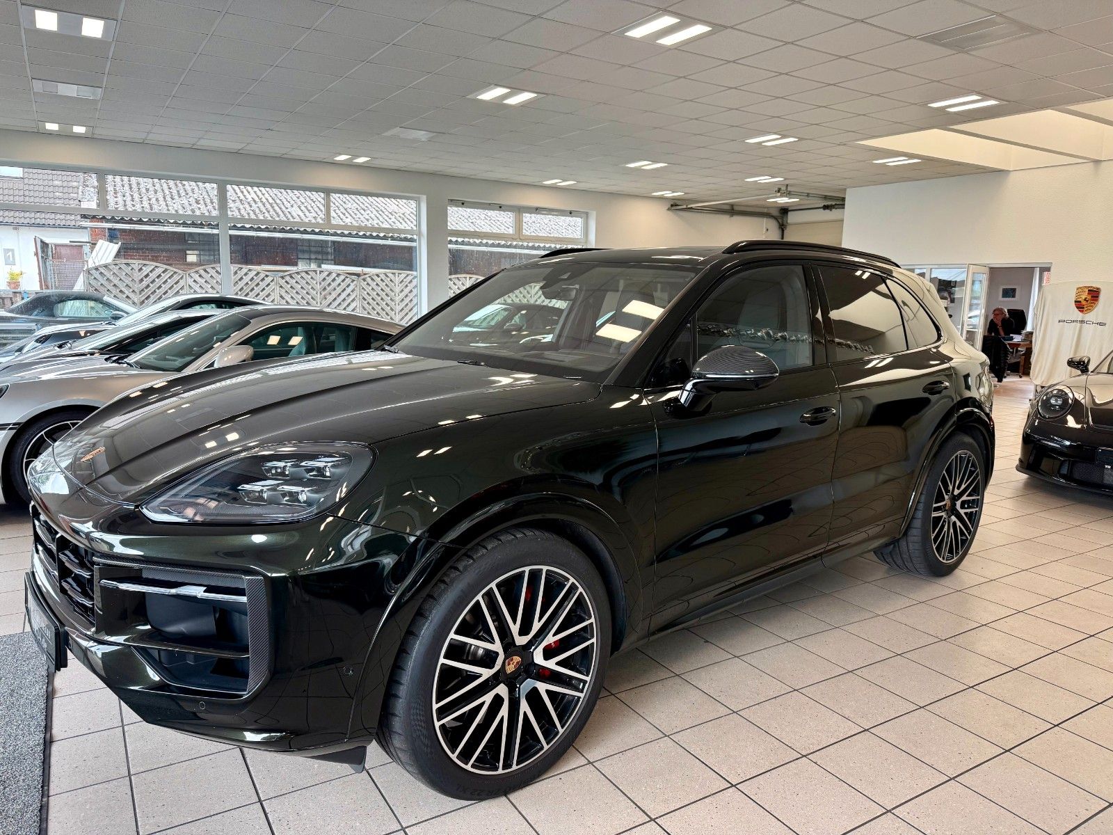 Fahrzeugabbildung Porsche Cayenne GTS PTS-Farbe/CarbonDesign/HUD/Burmester