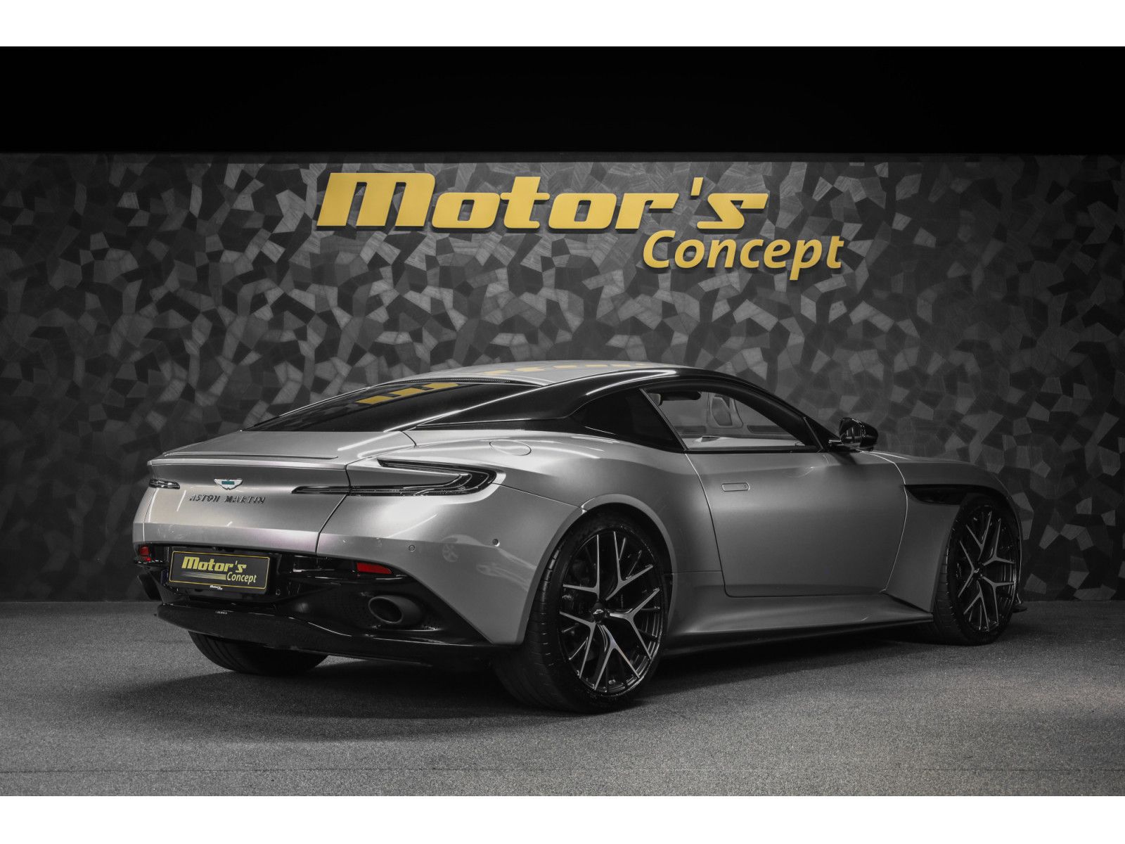 Aston Martin DB12 V8 Twin Turbo - ALUMINITE SILVER imagem 3