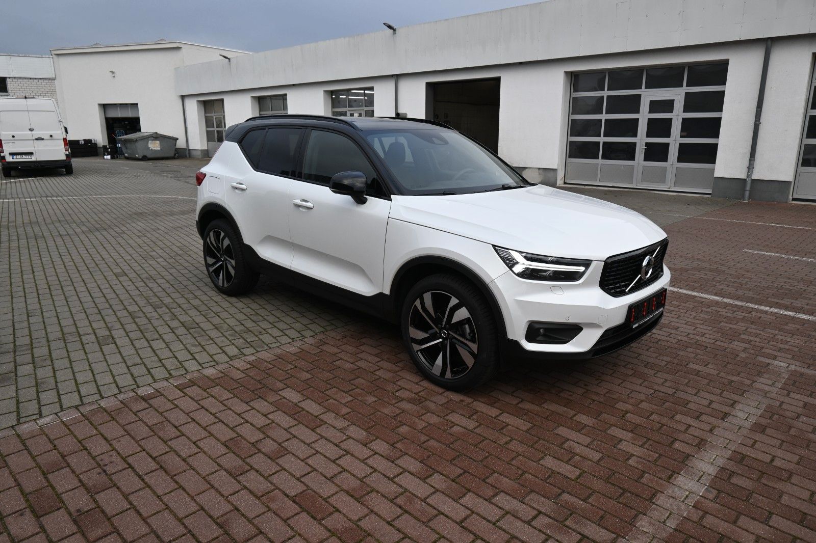 Fahrzeugabbildung Volvo XC40 T3 R Design *PANO*RFK*H&K*Leder*