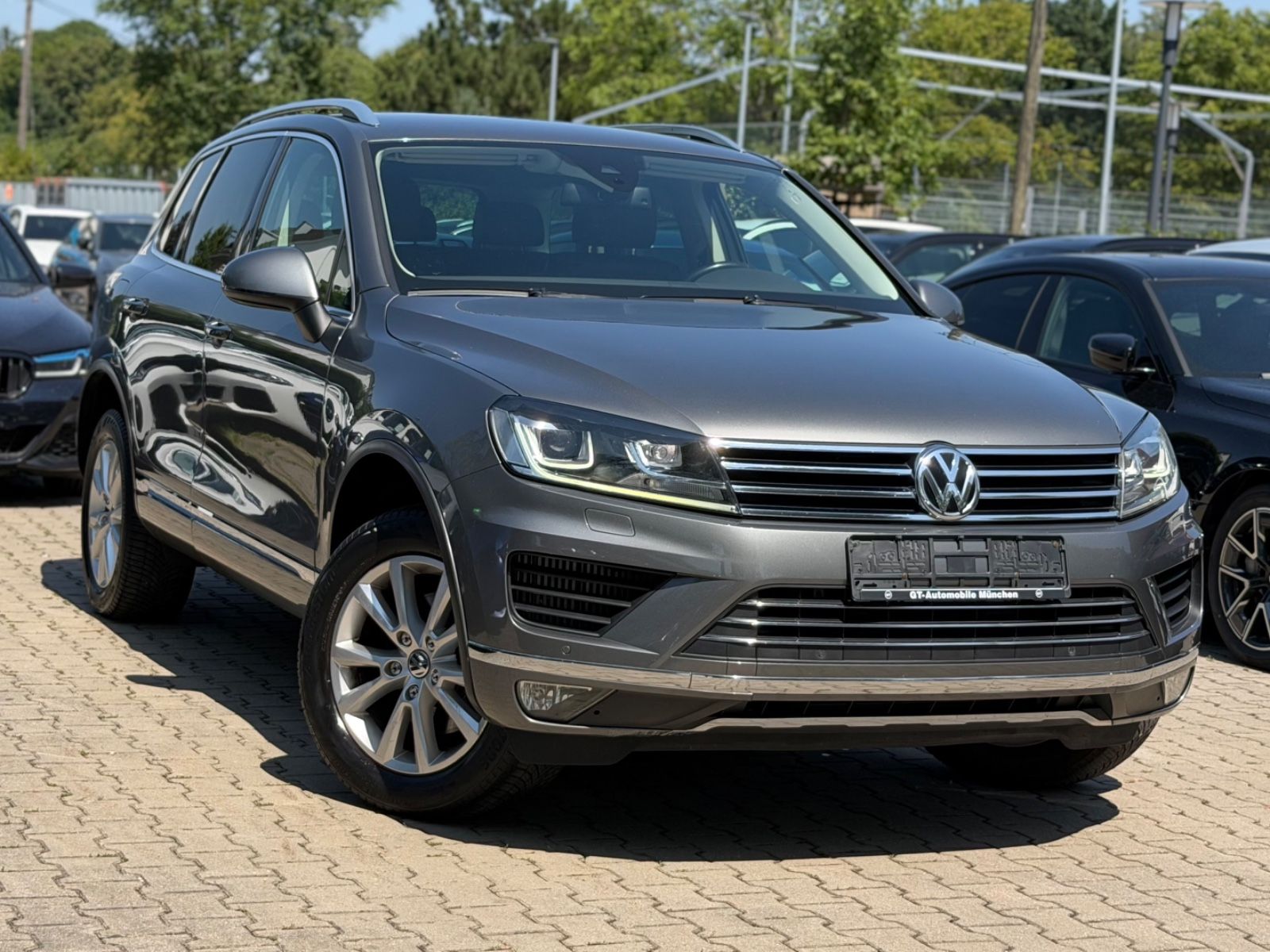 Volkswagen Touareg - 1