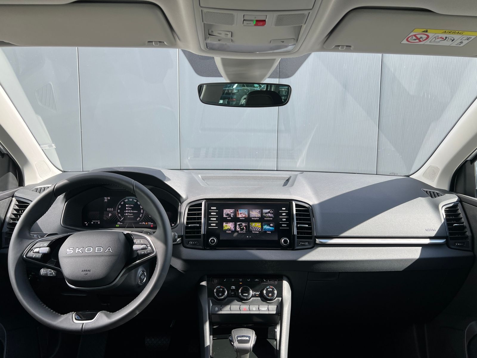 Fahrzeugabbildung SKODA Karoq Selection 1.5 TSI DSG *AHK, LED, ACC, 18"L
