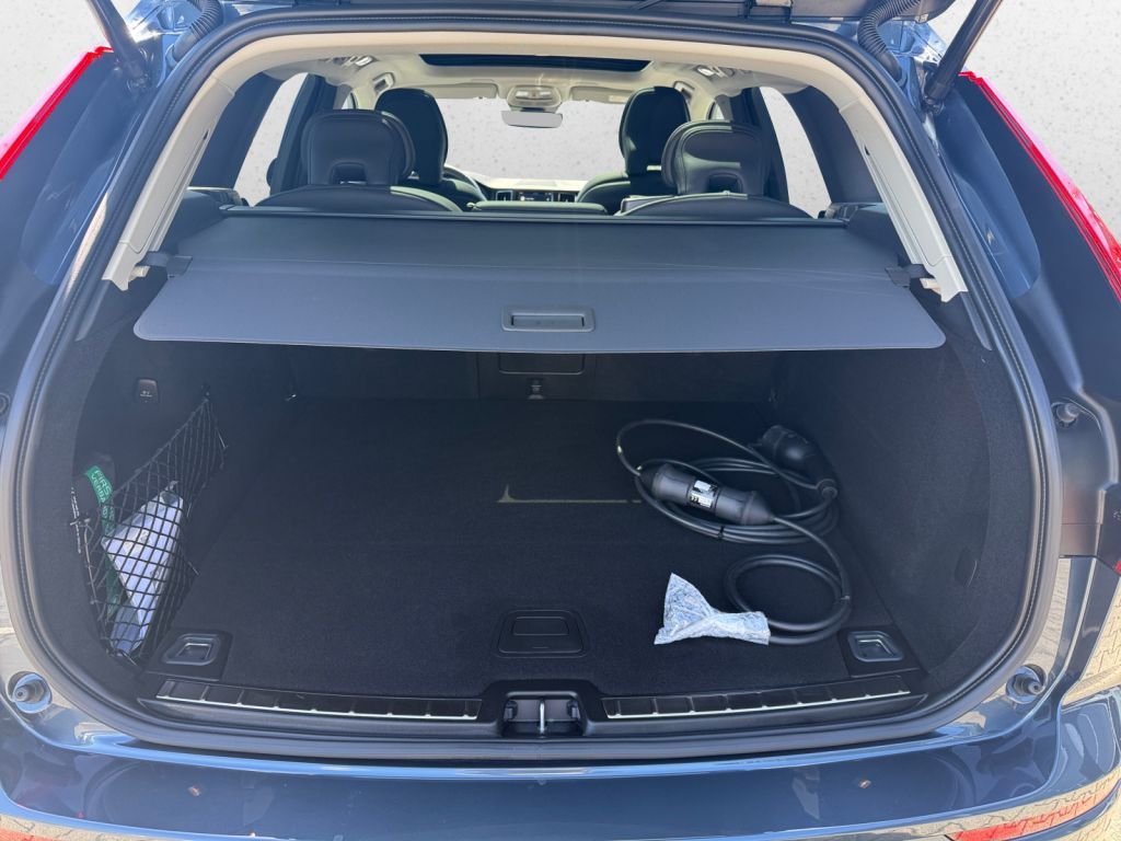 VOLVO XC60 T6 AWD Plug-in Hybrid Plus Dark 360° VOLVO XC60 T6 AWD Plug-in Hybrid Plus Dark 360°
