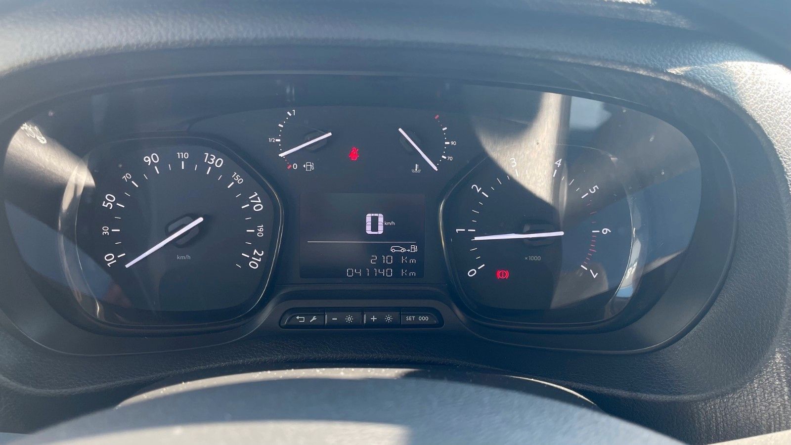 Autohaus Zimpel & Franke - Opel Vivaro/Zafira Kombi L 2.0 Diesel 106 kW (145 PS) - Bild 13 Autohaus Zimpel & Franke - Opel Vivaro/Zafira Kombi L 2.0 Diesel 106 kW (145 PS) - Bild 13