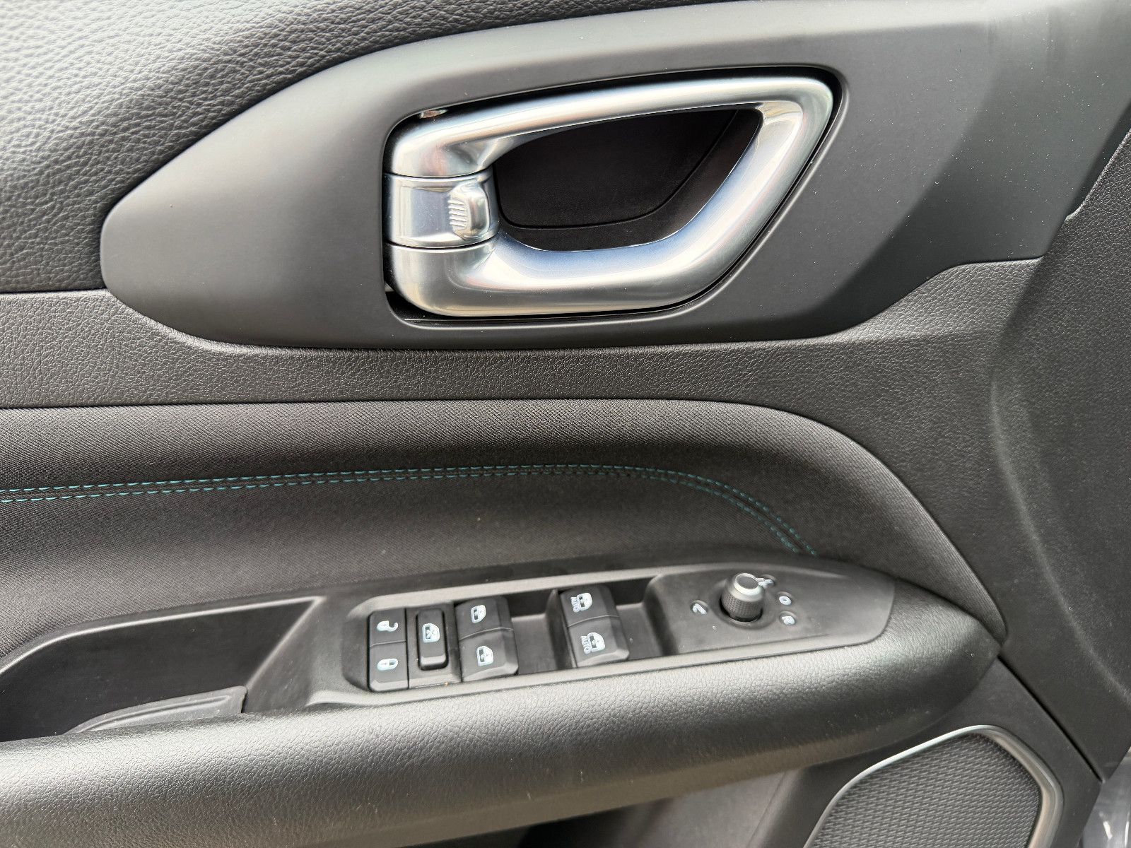 Fahrzeugabbildung Jeep Compass Upland/ALIPINE-SOUND/360°KAM/CARPLAY