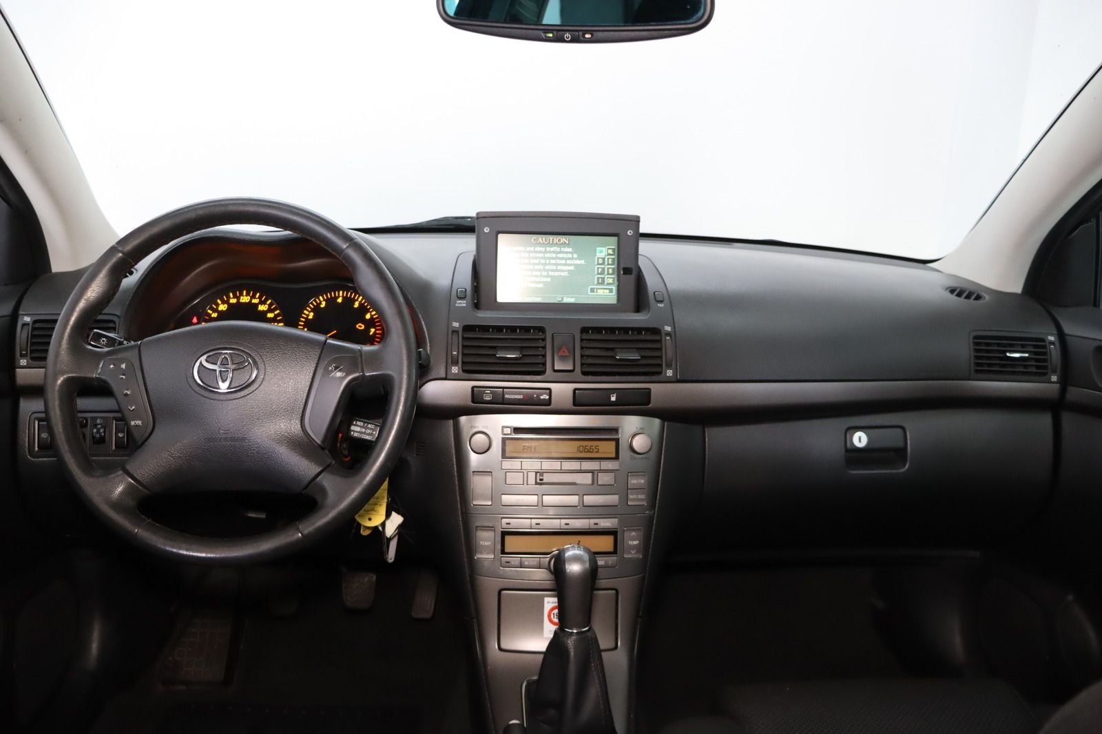 Fahrzeugabbildung Toyota Avensis 2.0-l-VVT-i Executive