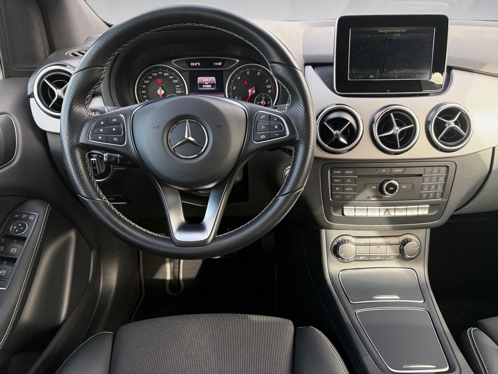Mercedes-Benz B 180 1.6 L Edition B DSG RFK NAVI SHZ GRA PDC