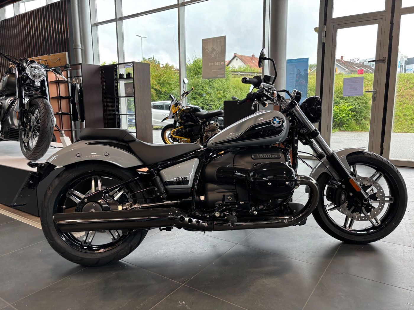 Fahrzeugabbildung BMW R 18 Komfort-Paket, Blacked-Out-Paket