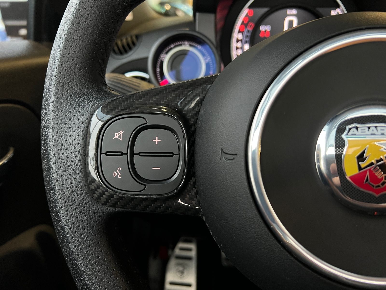 Fahrzeugabbildung Abarth 695C XENON NAVI ALU