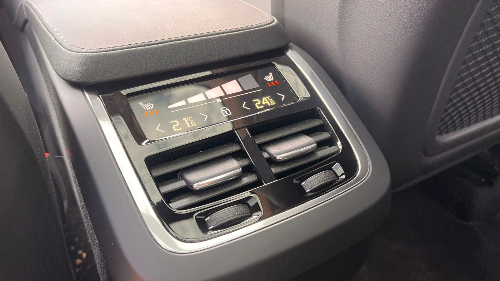 Fahrzeugabbildung Volvo XC90 B5D AWD Ultimate Bright HUD*MASS*B&W*LUFT*