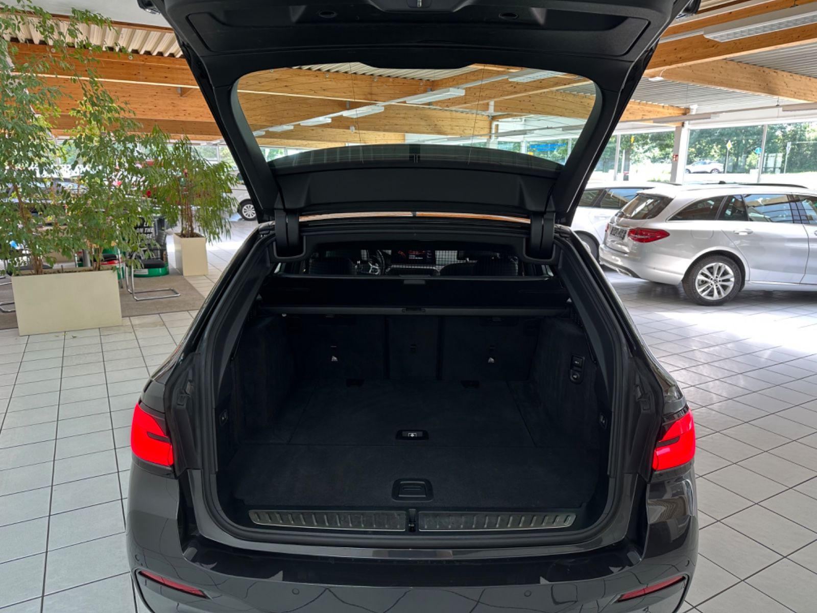 Fahrzeugabbildung BMW 530 d xDrive Touring  M Sport *Pano*Klima*Sport*