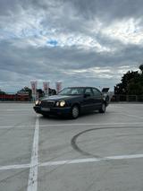 Mercedes-Benz Mercedes Benz w210 e240 | Rentner | Schekheft - gebrauchte Mercedes-Benz E 240 aus dem Jahr 1998
