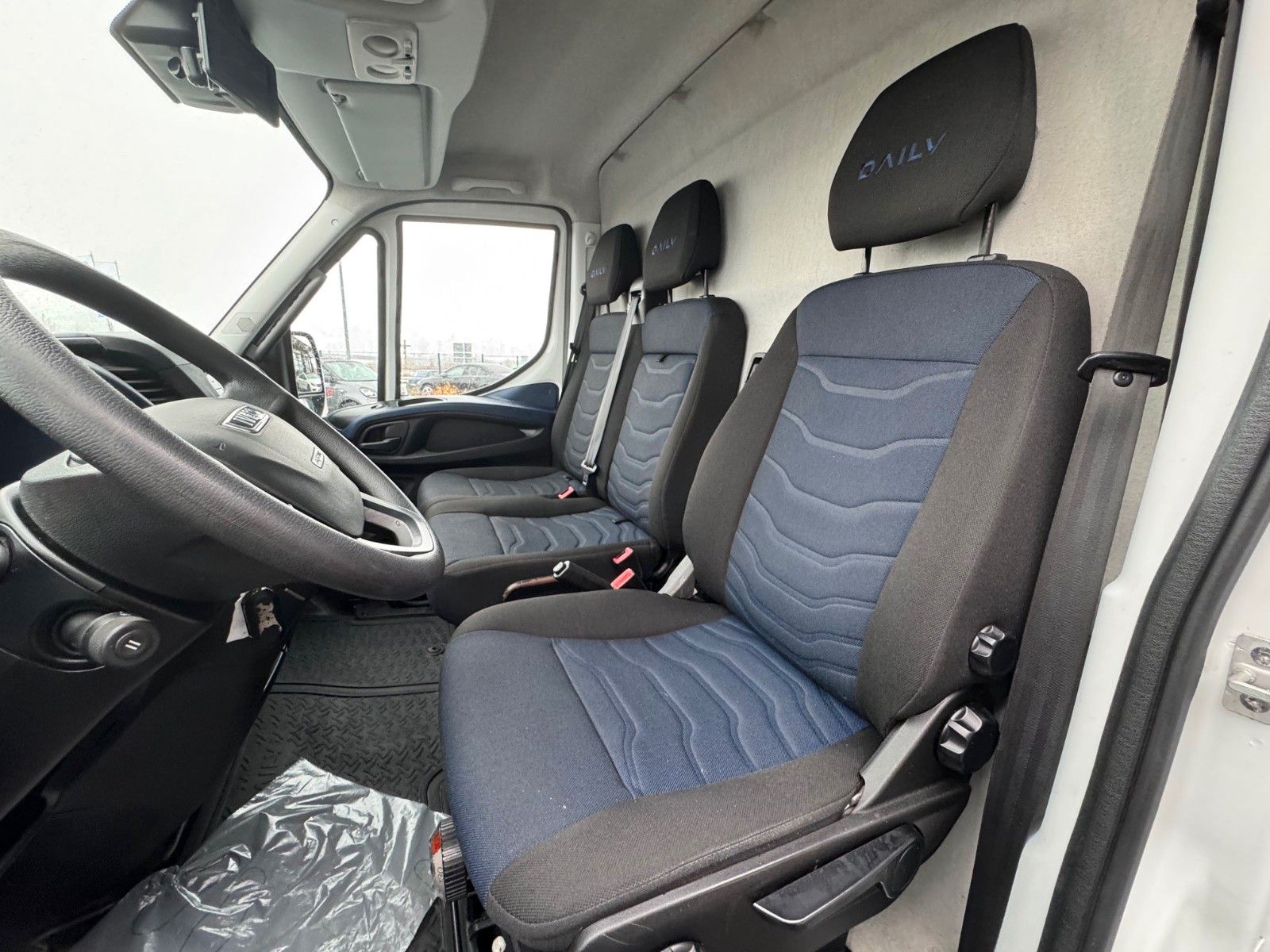 Fahrzeugabbildung Iveco Daily 35S12 *R3.520mm*AHK*Automatik*51.272km!!