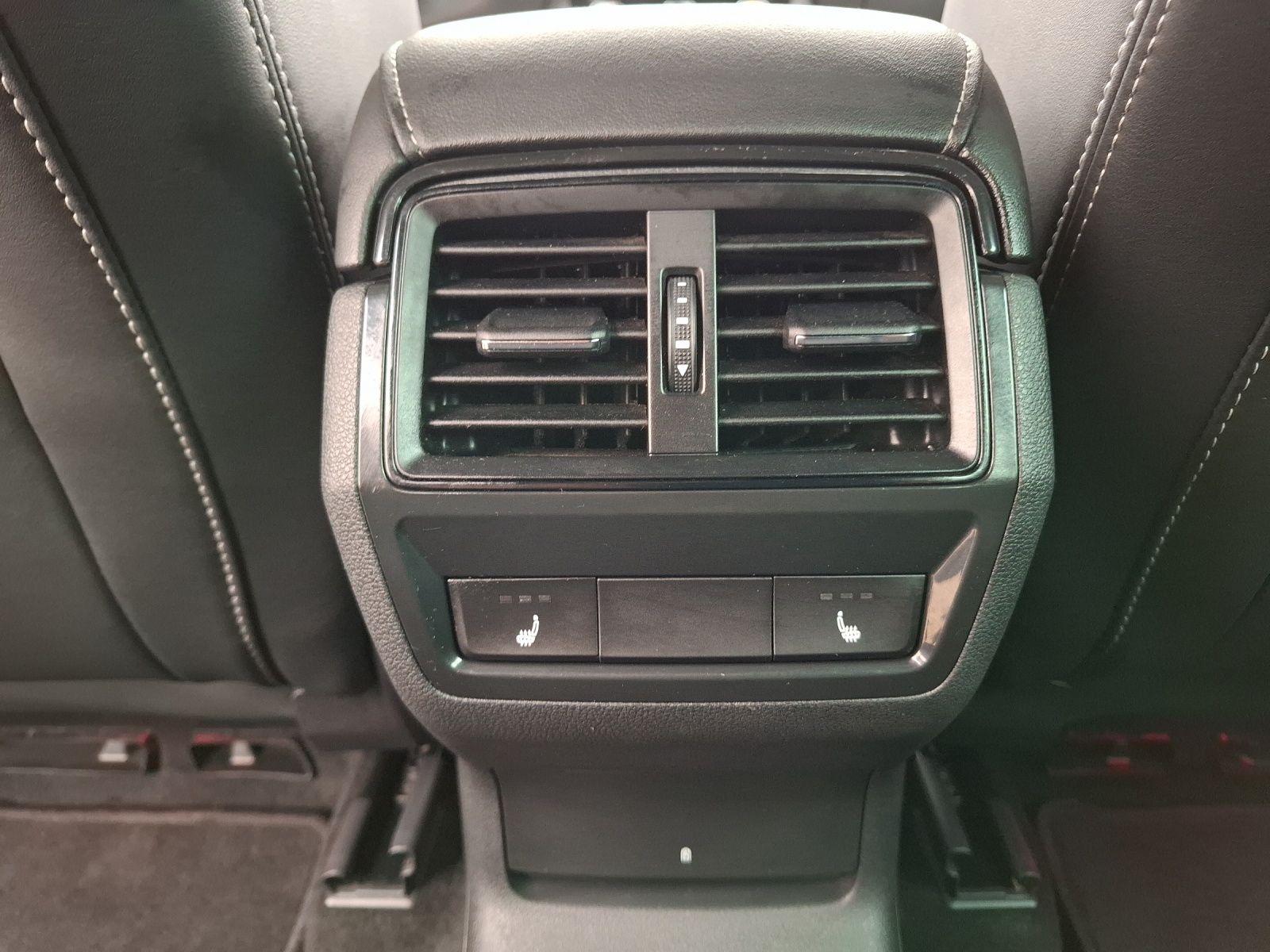 Fahrzeugabbildung SKODA Kodiaq TSI Sportline DSG Matrix Navi AID GRA PDC