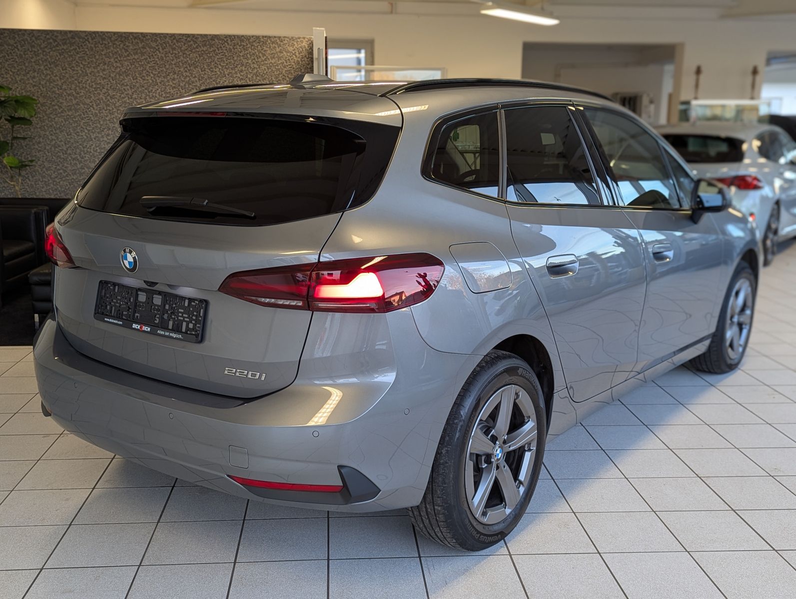 Fahrzeugabbildung BMW 220 Active Tourer i Travel-Paket Panorama AHK