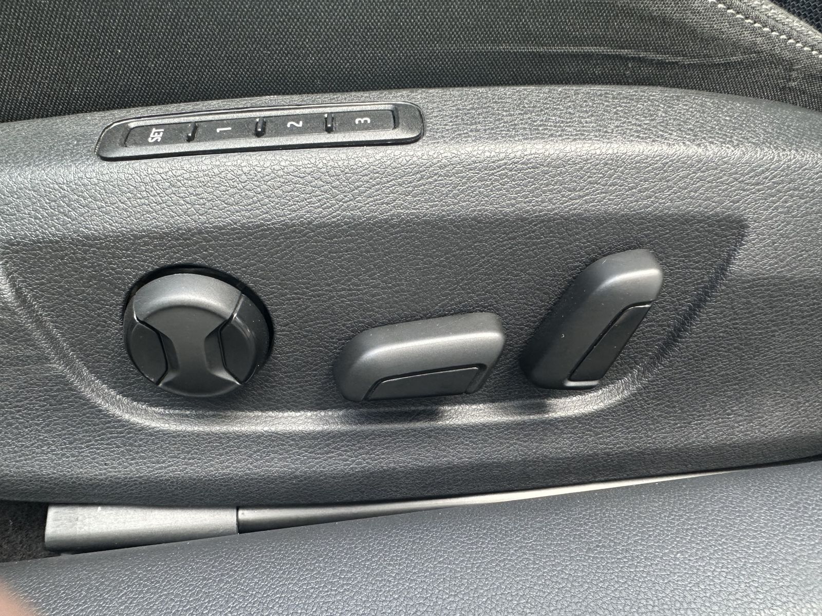 Fahrzeugabbildung SKODA Superb 2.0 TDI DSG Style NAV+MATRIX+AHK+ACC+VC