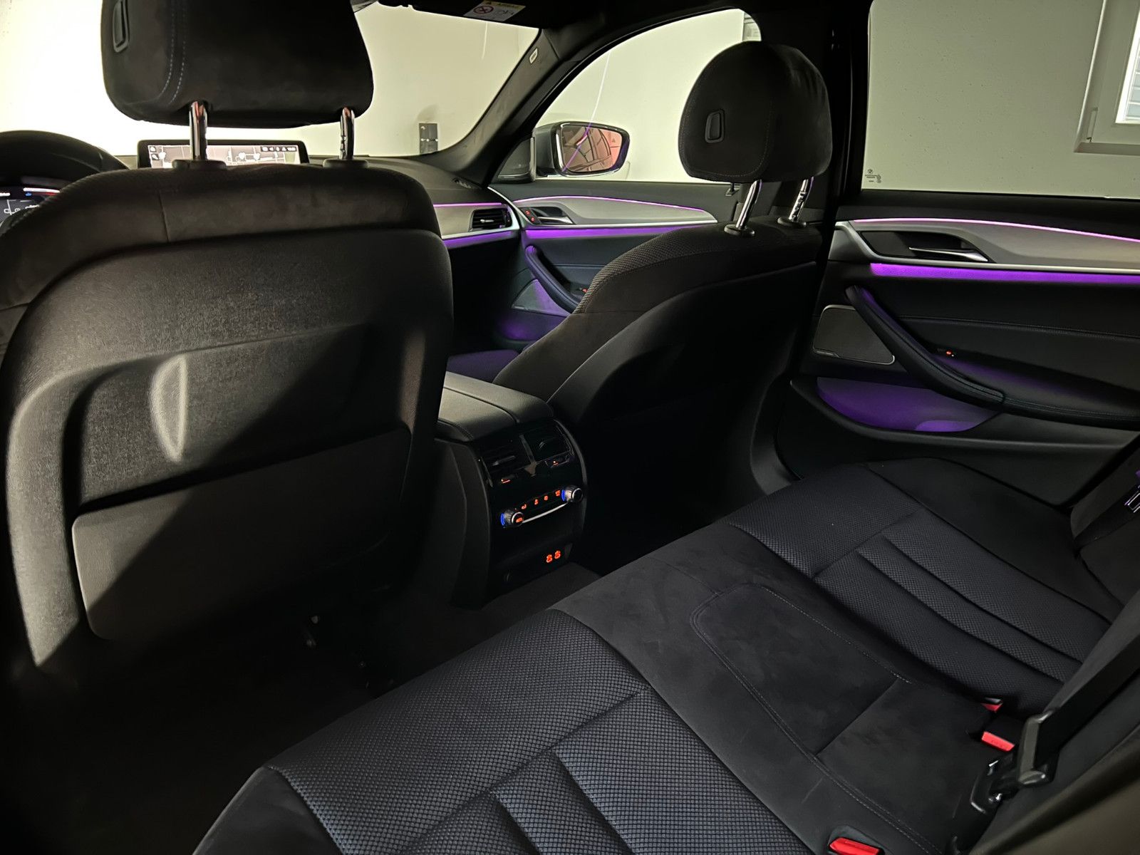 Fahrzeugabbildung BMW 530 e xDrive M SPORT/LASER/HuD/H&K/ACC/AMBI+