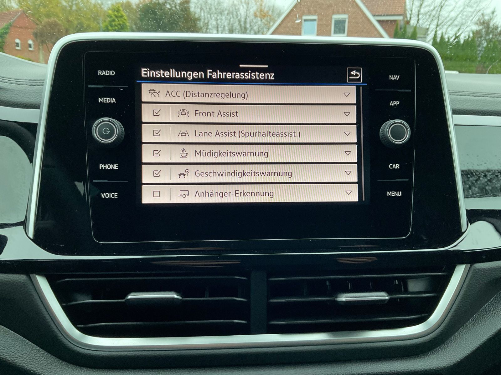 Fahrzeugabbildung Volkswagen T-Roc 1.5 TSI DSG R Line,AHK,ACC,Kamera,Navi