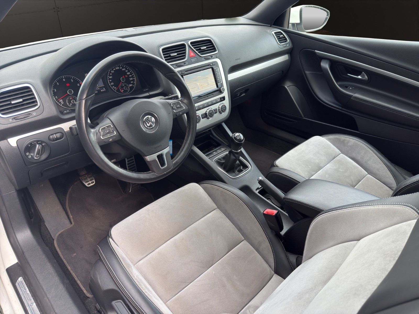Fahrzeugabbildung Volkswagen Eos Sport&Style *Pano*Kamera*Bi-Xen*Parklenkass*