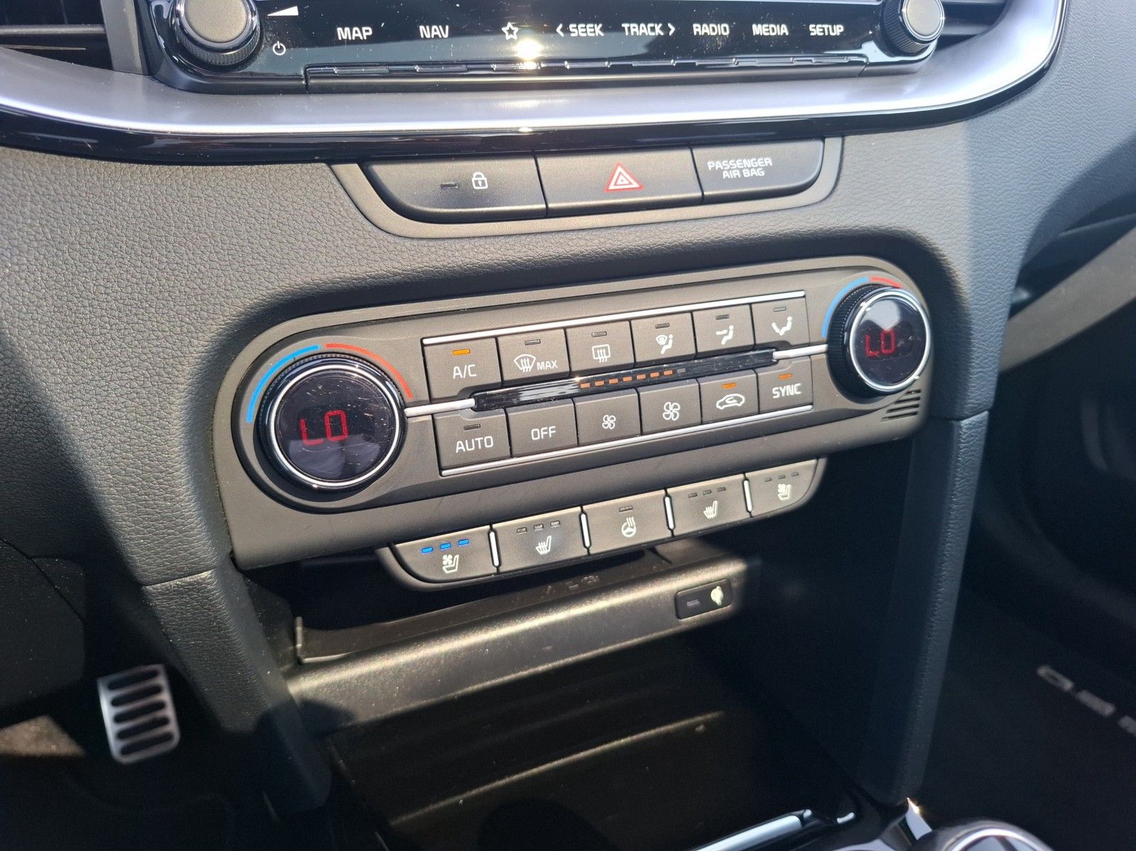 KIA Ceed 1.6 CRDi Mild Hybrid Platinum Edition / SCH - Image 13