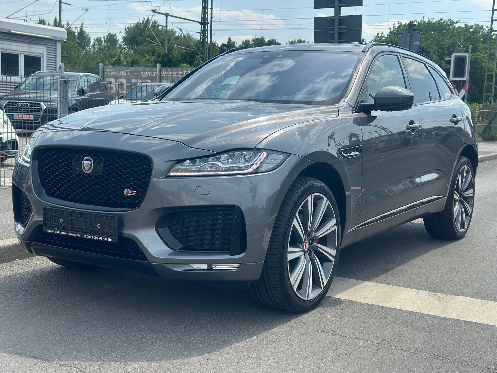 Fahrzeugabbildung Jaguar F-PACE S AWD QUICKSHIFT*22`LM+PANO+HEADUP+KAM*