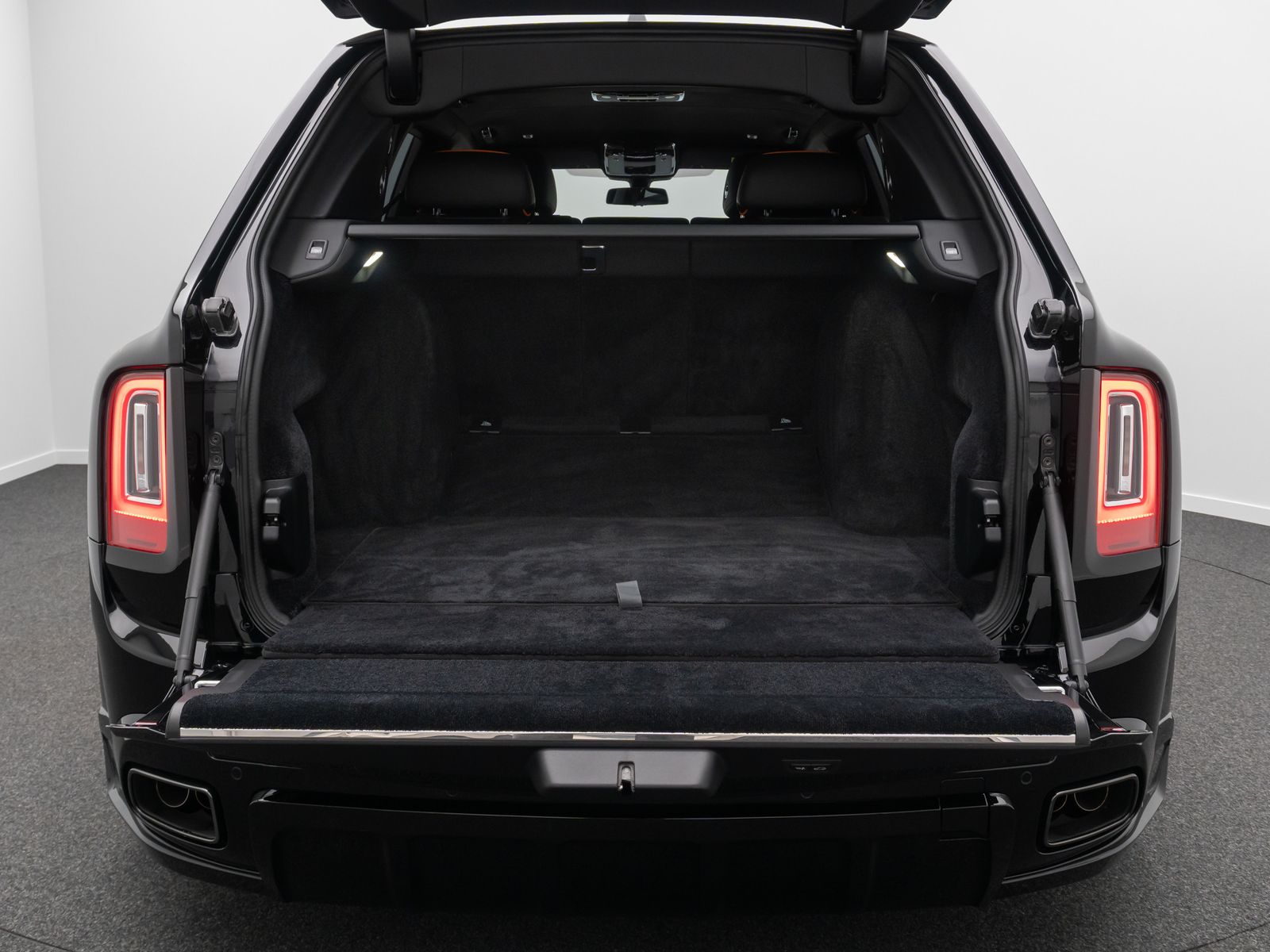 Fahrzeugabbildung Rolls-Royce Cullinan Black Badge Night Vision Novitec VOLL