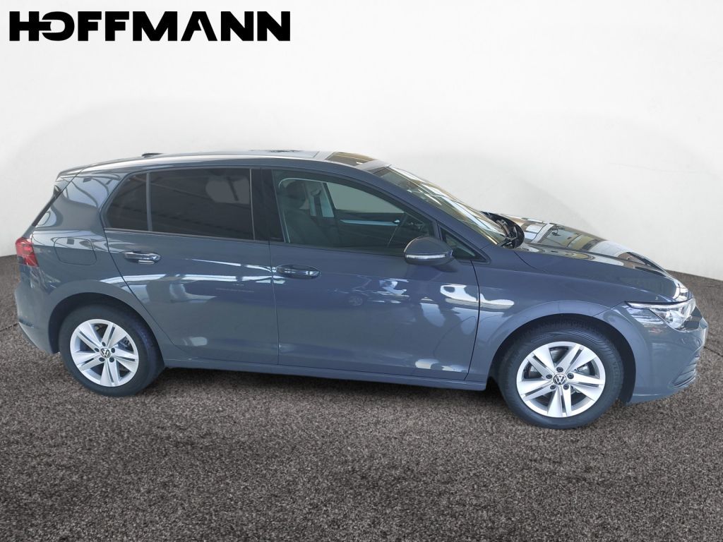 Fahrzeugabbildung Volkswagen Golf 1.5 TSI Life LED Rear View