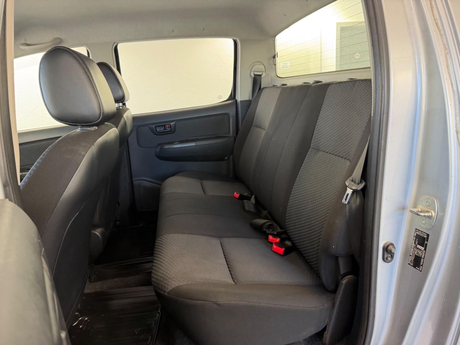 Toyota Hilux Double Cabine 2.5 D-4D | 144 ch | BVM | Feux diurnes LED | Vitres surteintées | Blocage de différentiel arrière