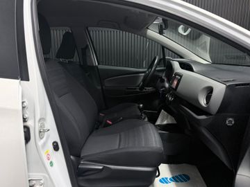 Toyota Yaris - 12