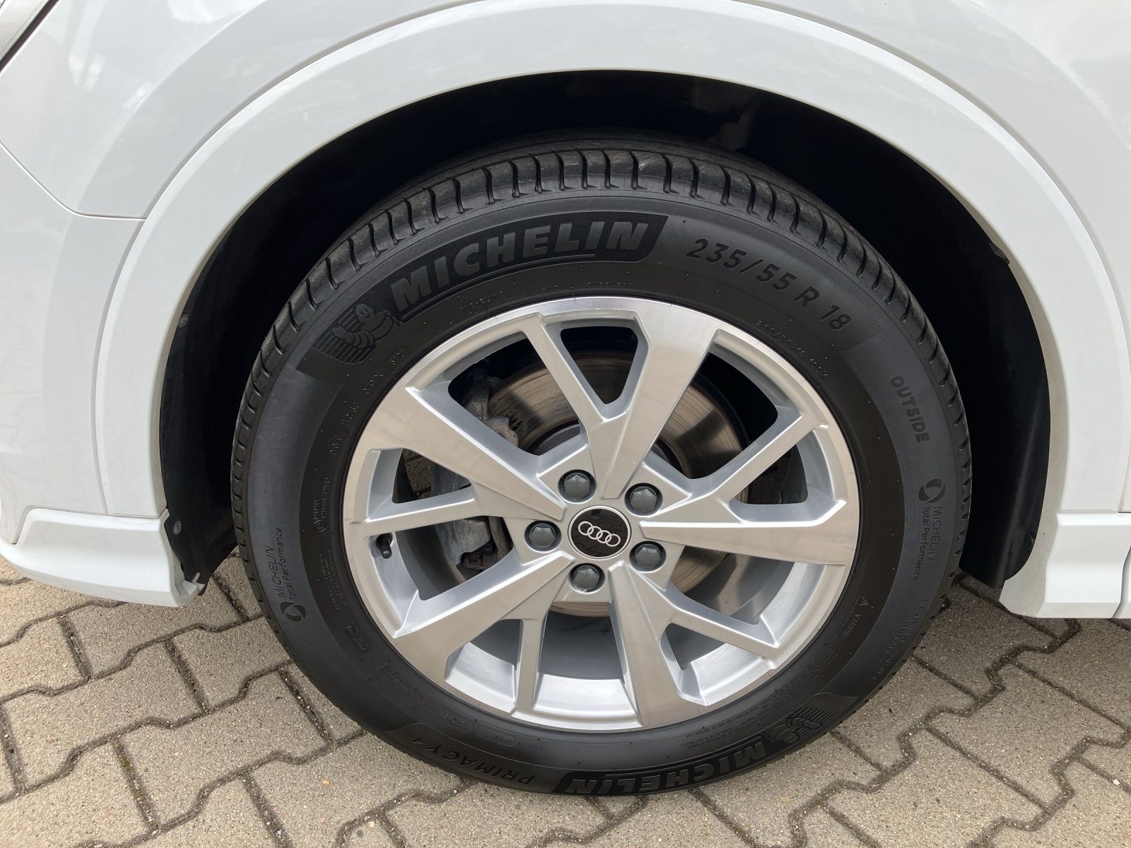 Fahrzeugabbildung Audi Q3 35 TDI quattro S-line S-tronic Navi AVC GRA R