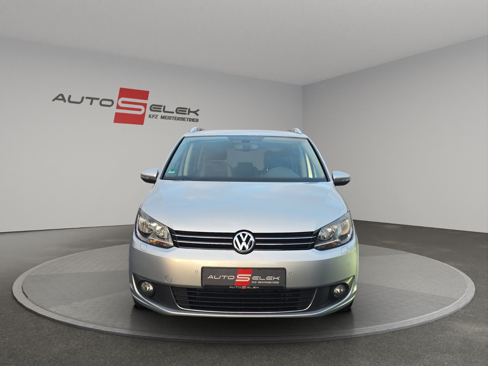 Fahrzeugabbildung Volkswagen Touran Life/DSG/Rückfahrkamera/Automatik/AHK