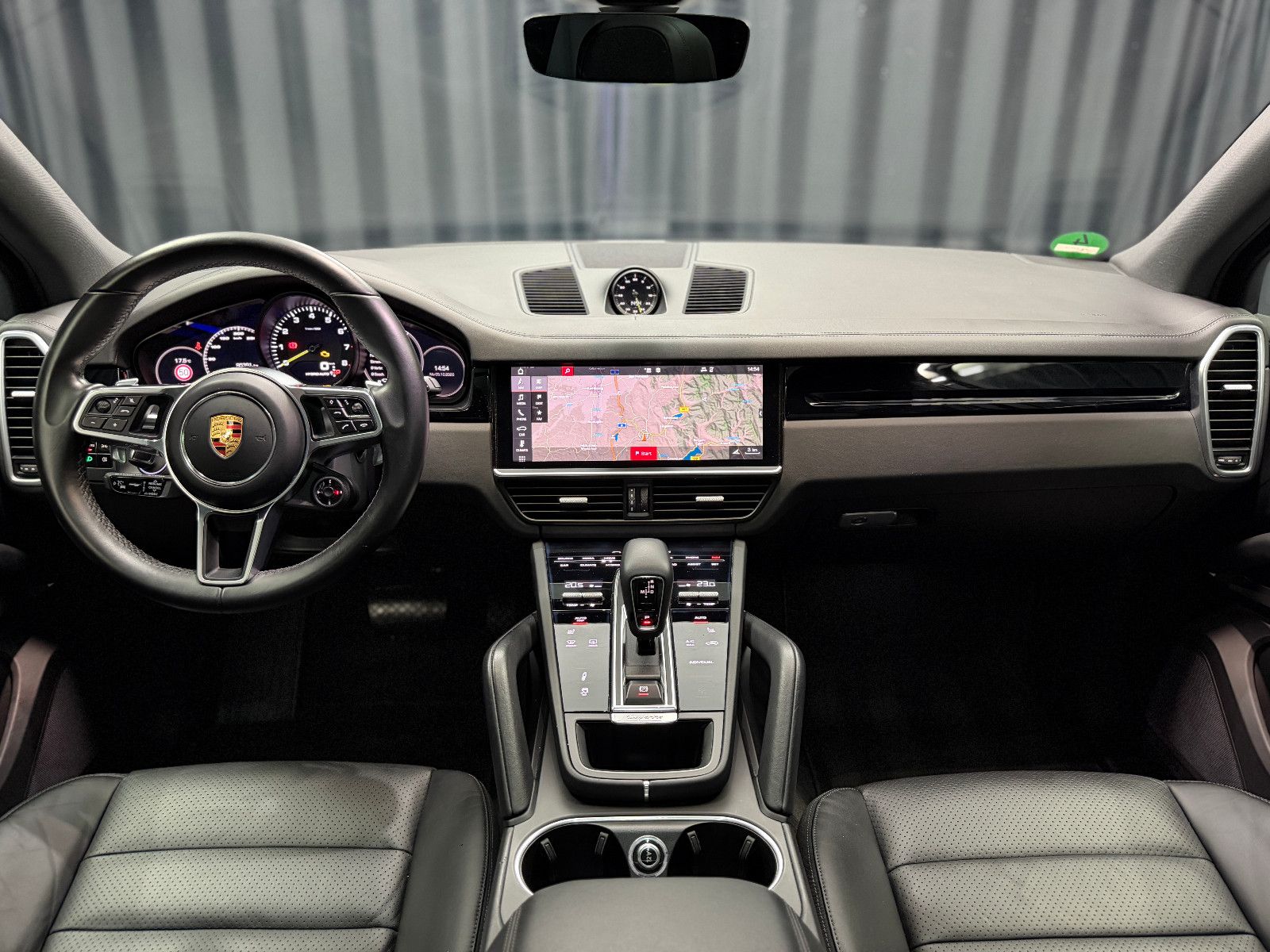 Fahrzeugabbildung Porsche Cayenne E-Hybrid|PANORAMA|SPORT-CHRONO|ACC