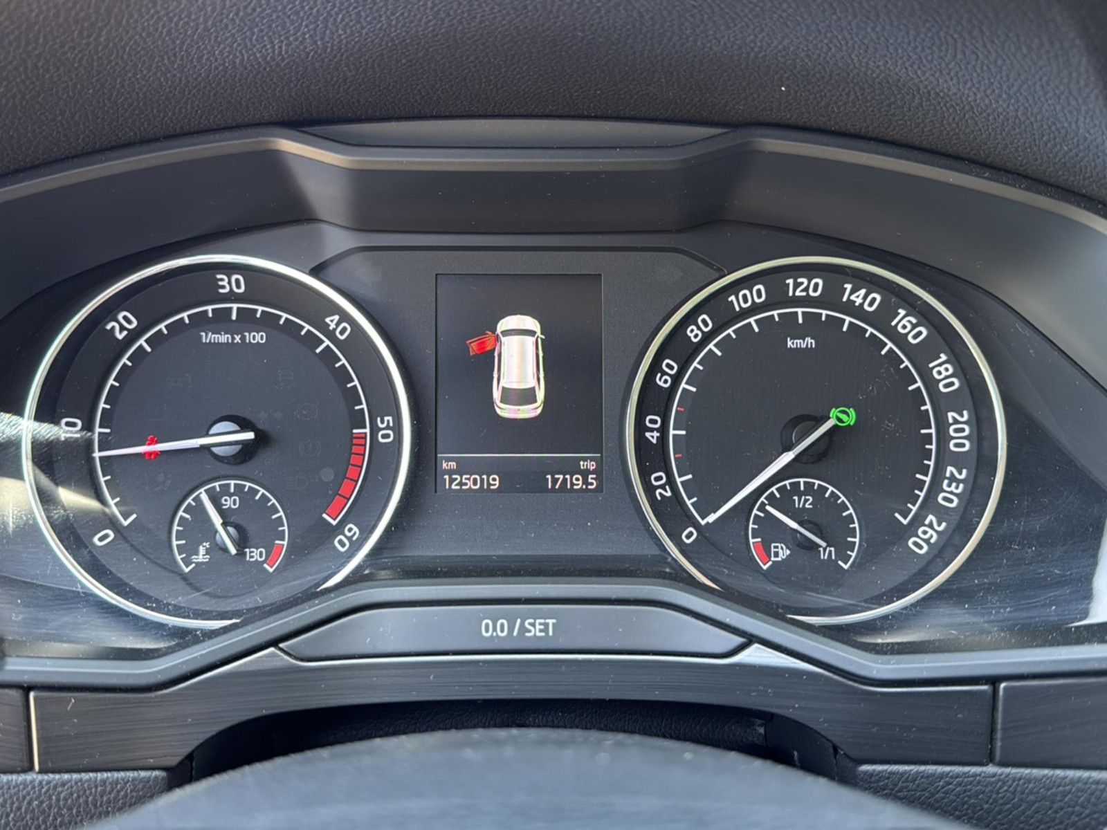 Fahrzeugabbildung SKODA Superb Combi Style 4x4