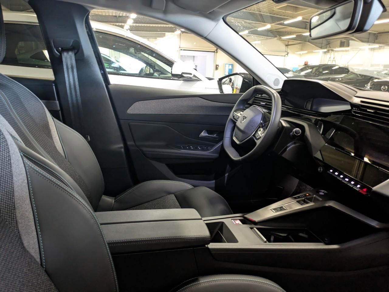 Fahrzeugabbildung Peugeot 308 LIM. 1.5 HDI ALLURE NAVI/LED/KAMERA/SPORT/SH