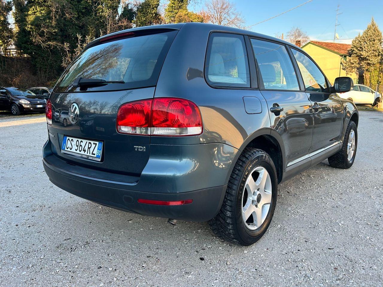 Volkswagen Touareg 2005 — photo 9