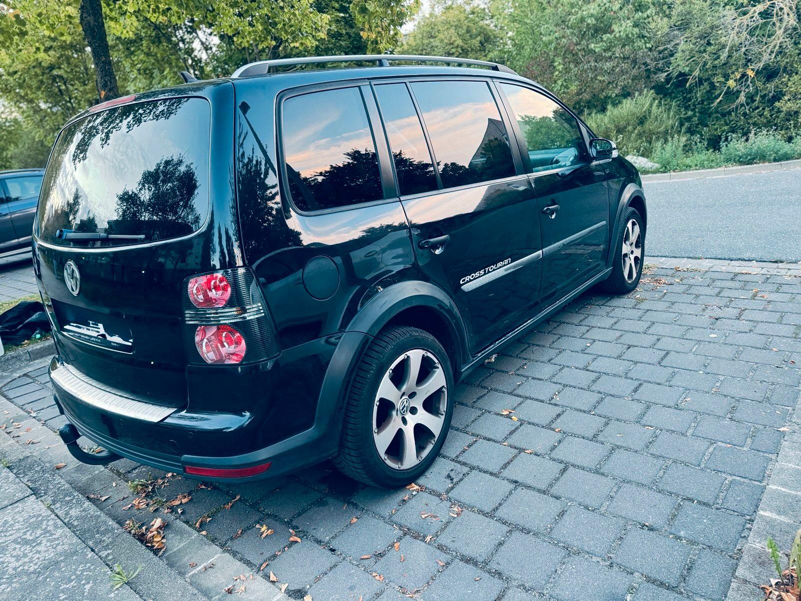 Volkswagen Touran 2008 — engine 140 HP (103kW)