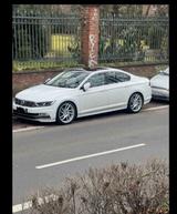 Volkswagen Passat B8 R line Panorama DSG - VW Passat in Leverkusen