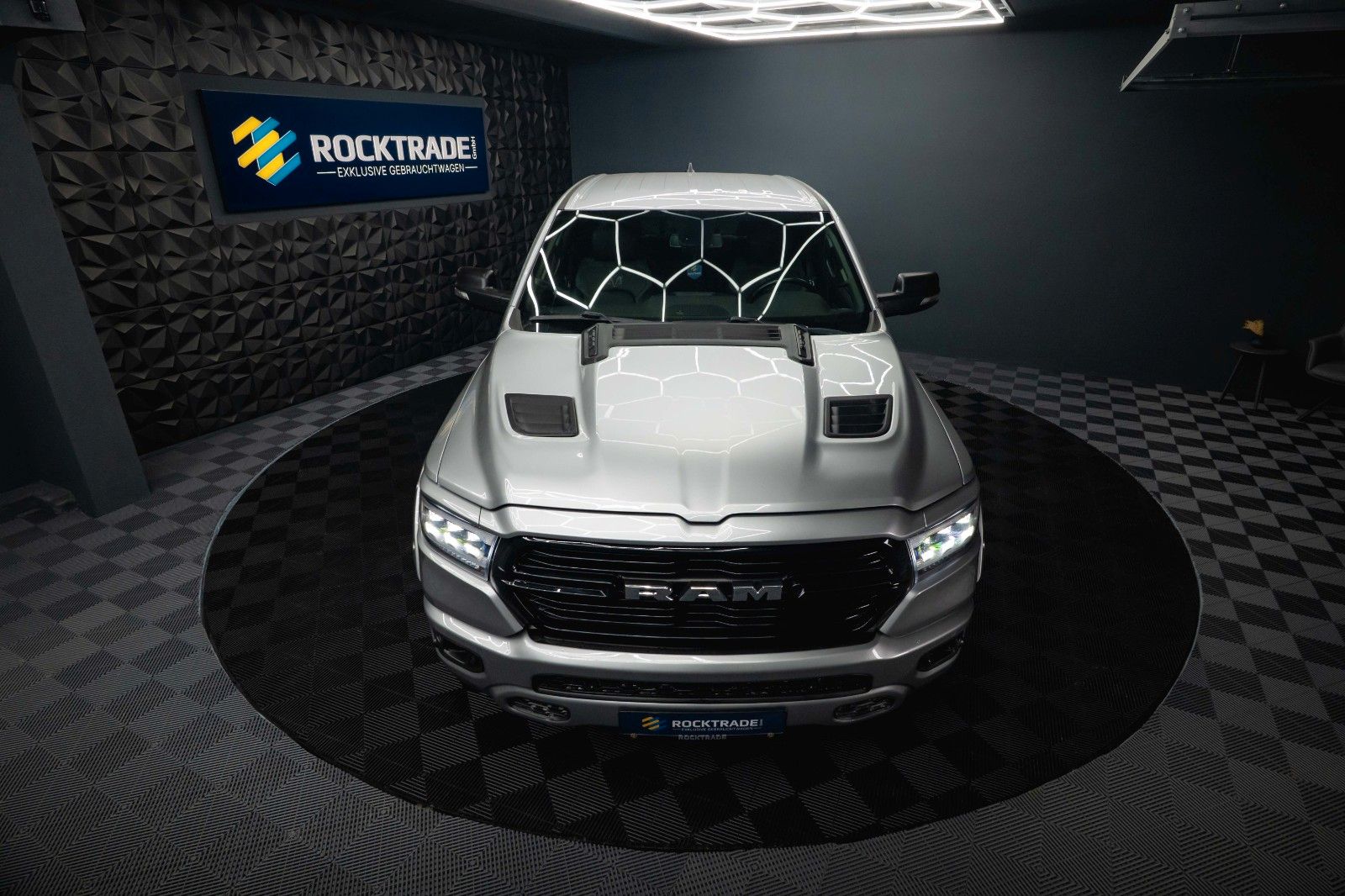 Fahrzeugabbildung Dodge RAM 5.7 V8 HEMI 4x4 OFFROAD Night-Paket *LED*19%