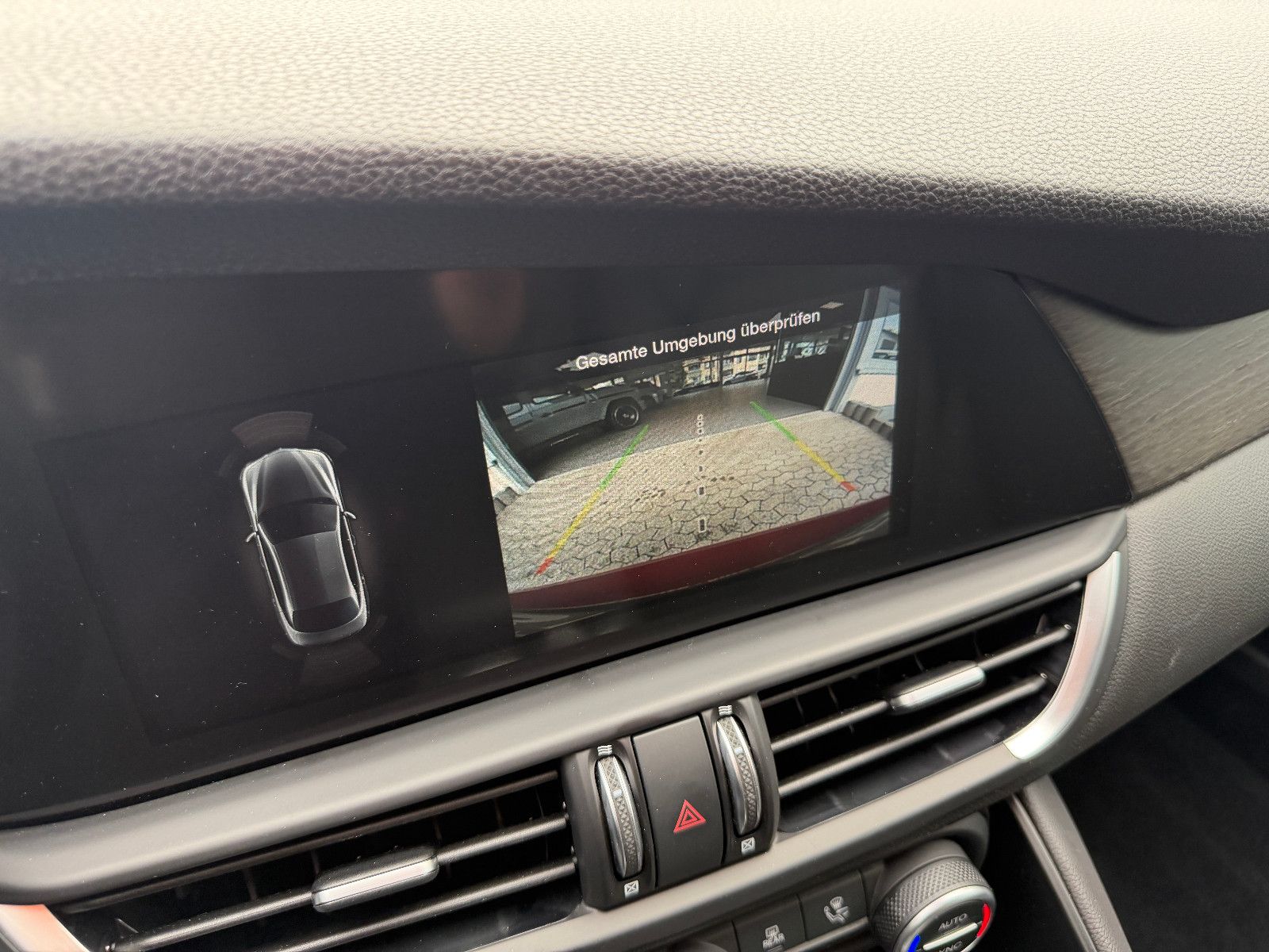 Fahrzeugabbildung Alfa Romeo Giulia Ti Q4/MEMORY/ACC/NAVI/KAMERA/SHZ