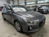 Hyundai i30 1.6 CRDI Autm. CLIMATR. R-KAM NAVI - Hyundai i30 Unfallwagen