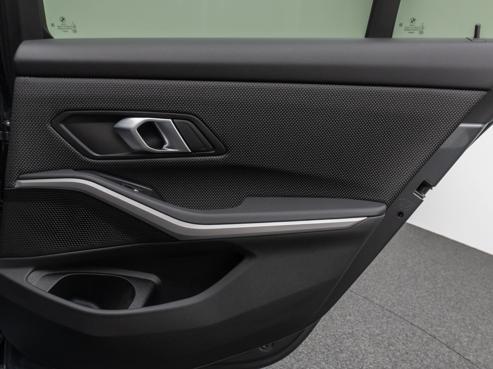 Fahrzeugabbildung BMW 320d DAB HiFi PDC Fernlichtassist Komfort Alarm