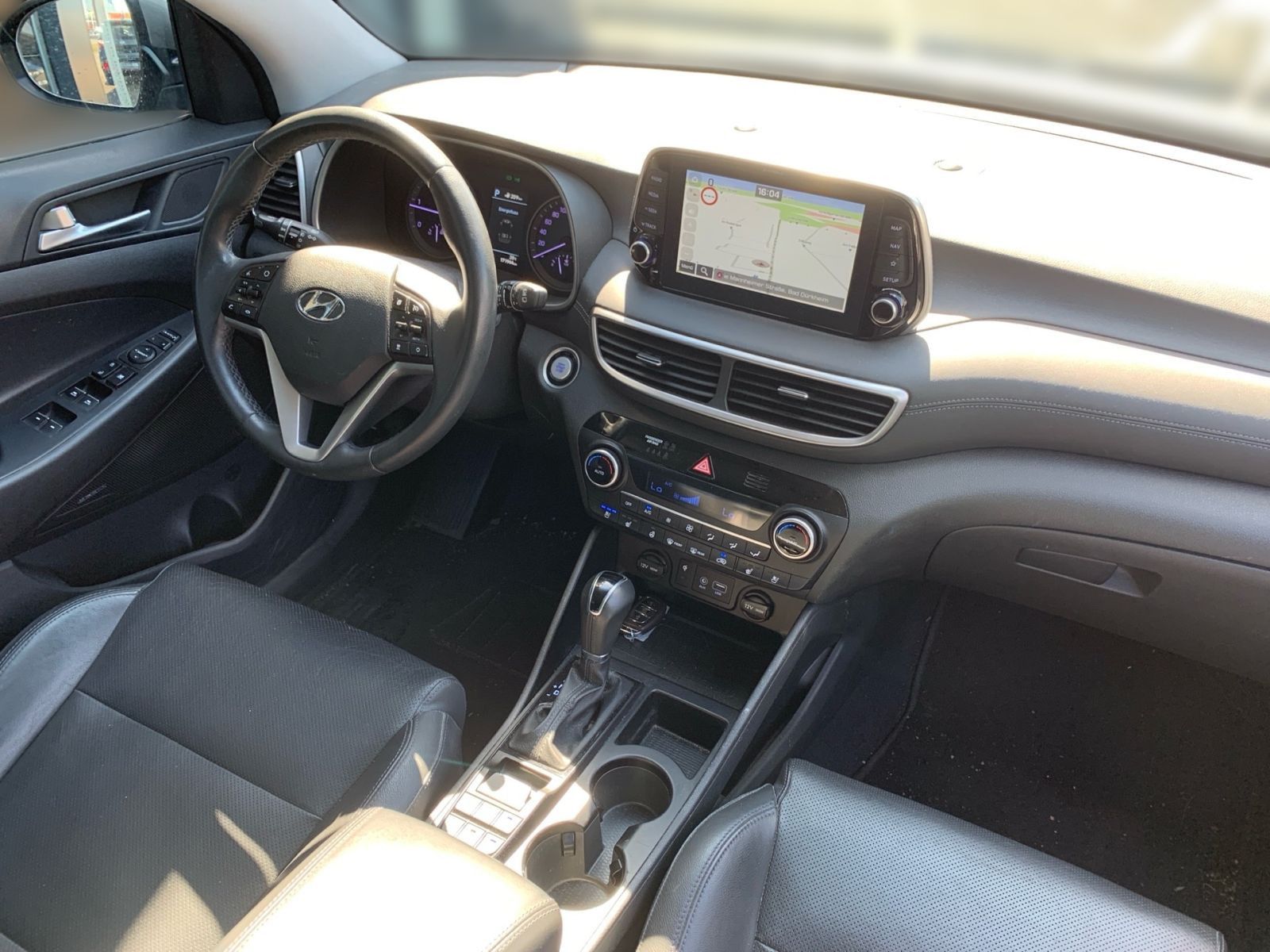 Fahrzeugabbildung Hyundai TUCSON 2.0 CRDi 8-AT Mild Hybrid Premium 4WD Exp