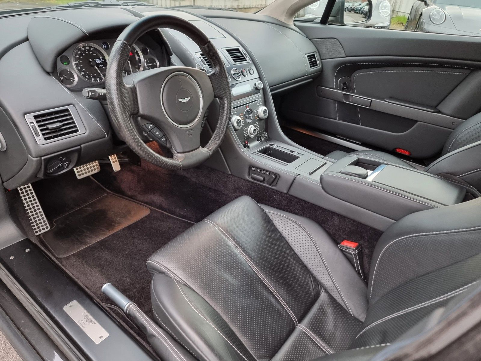 Fahrzeugabbildung Aston Martin V8 Vantage 4.7l/Quantum Silber/BRD/Erstlack/2.Hd