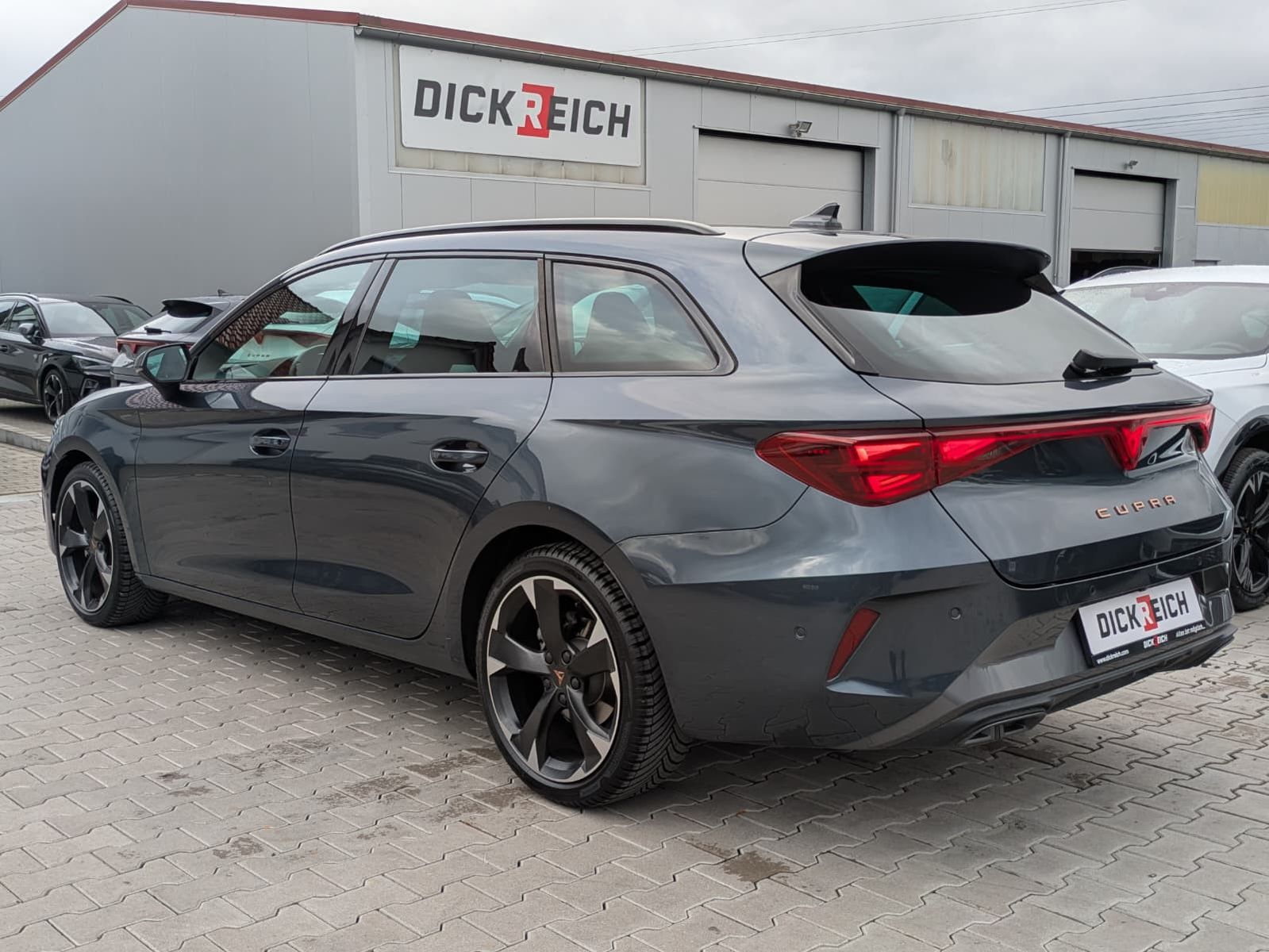 Fahrzeugabbildung CUPRA Leon 1.5 eTSI EDGE MATRIX*ACC*KAM*18"5JGARANTIE