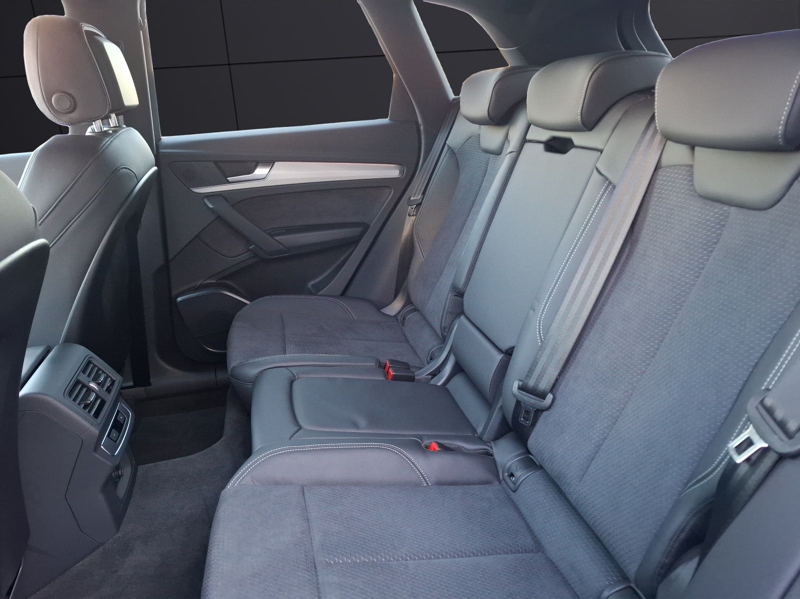 Fahrzeugabbildung Audi Q5 40 TDI S-line quattro S-tronic Matrix AHK Pan