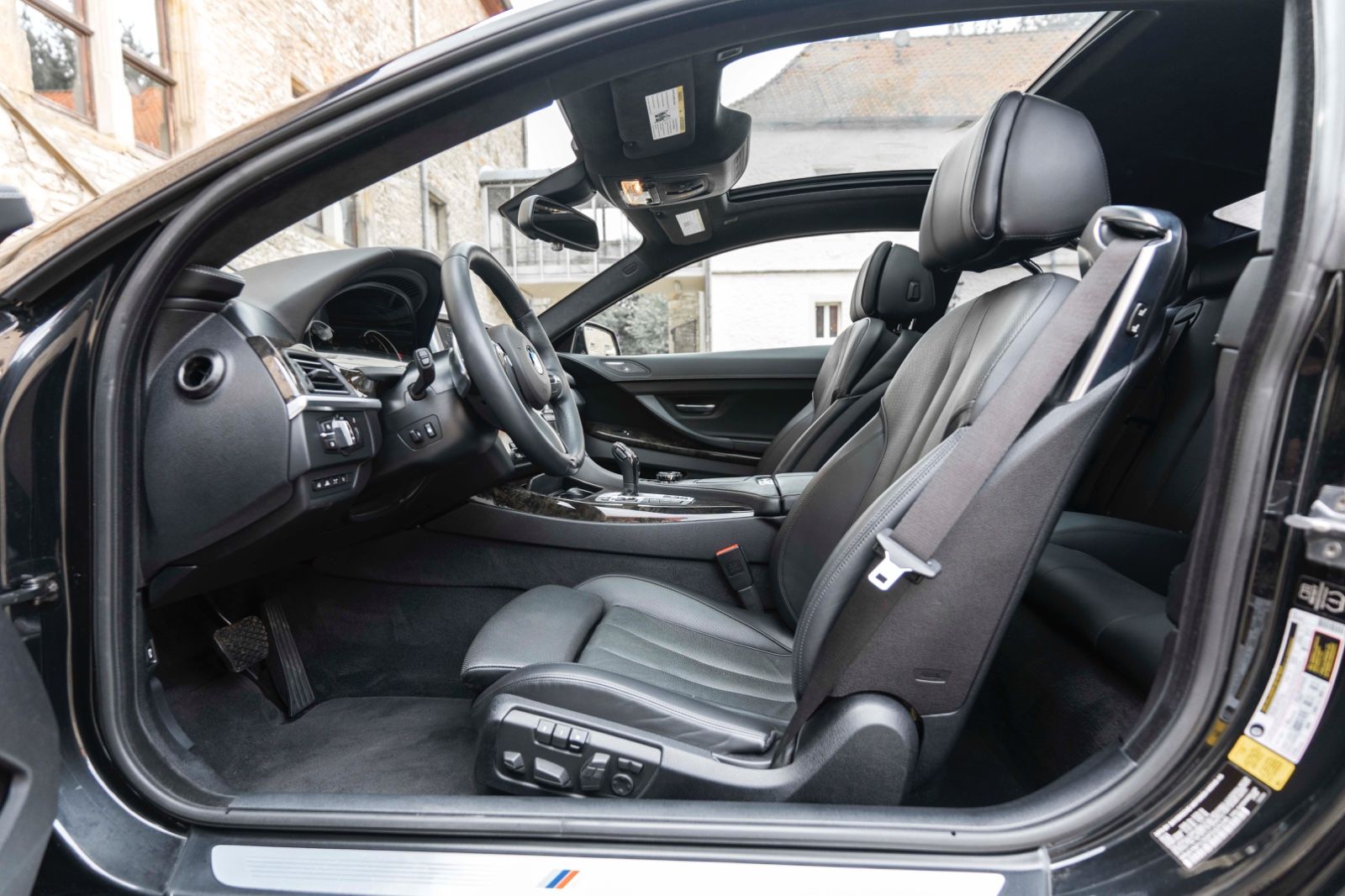 Fahrzeugabbildung BMW 650i xDrive Coupé M-SPORTPAKET HUD H&K LED KAM