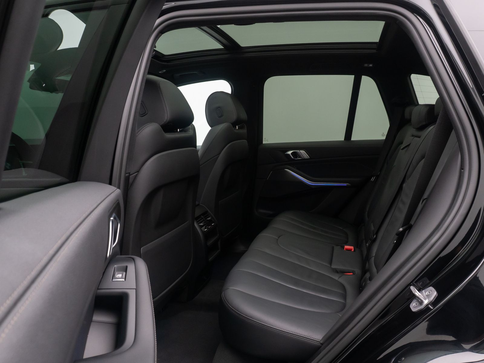 Fahrzeugabbildung BMW X5 xD40d M Sport Laser HUD DAB AHK Panorama Komf