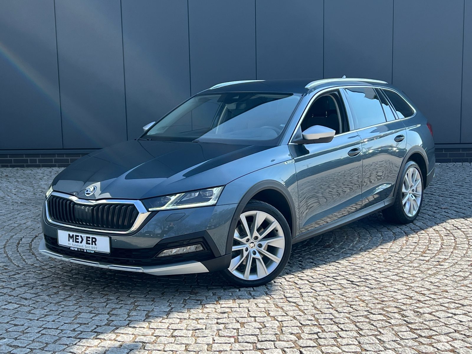 Fahrzeugabbildung SKODA Octavia Combi Scout 2.0 TDI DSG 4x4 *AHK, Navi,