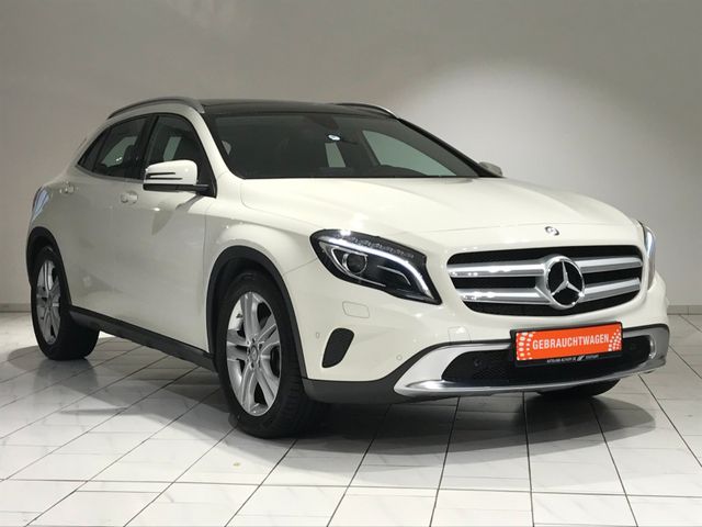 Mercedes-Benz GLA 180 KLIMA NAVI PANO PDC SHZ STANDHZG XENON