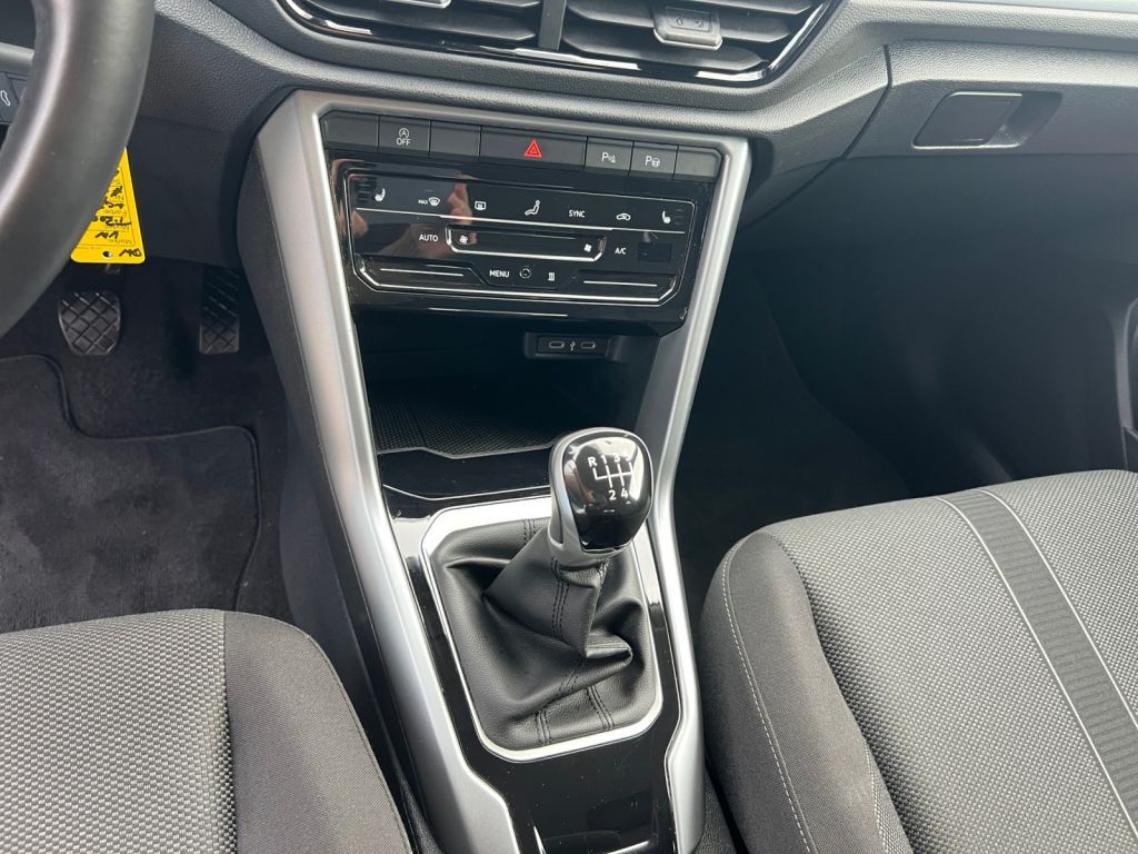 Fahrzeugabbildung Volkswagen T-Roc 1.5 TSI Life AHZV Standheizung