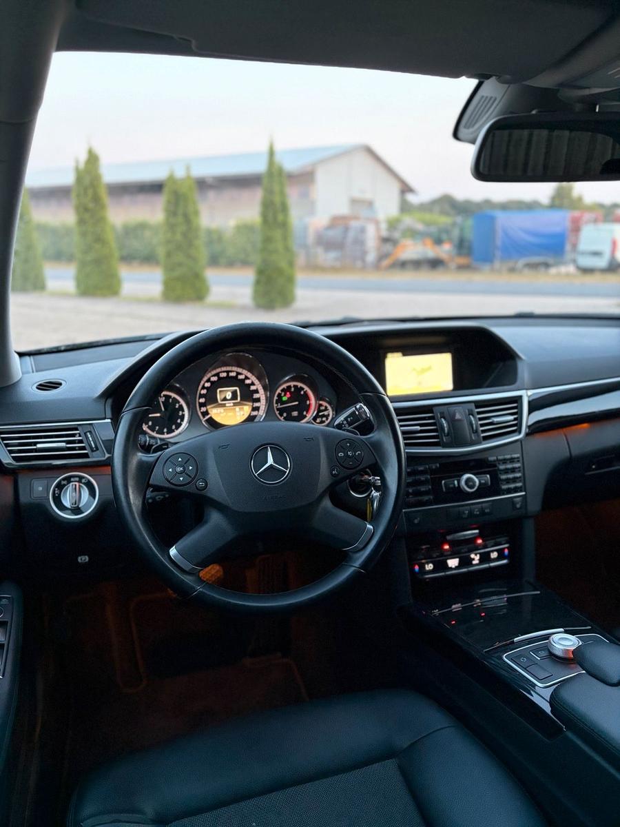 Mercedes-Benz E220 2011 — photo 10